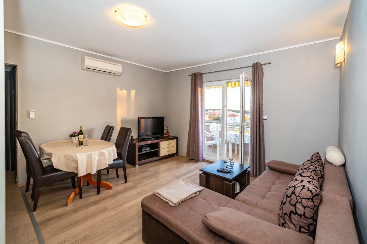 Apartment Adrian Biograd Na Moru Luaran gambar