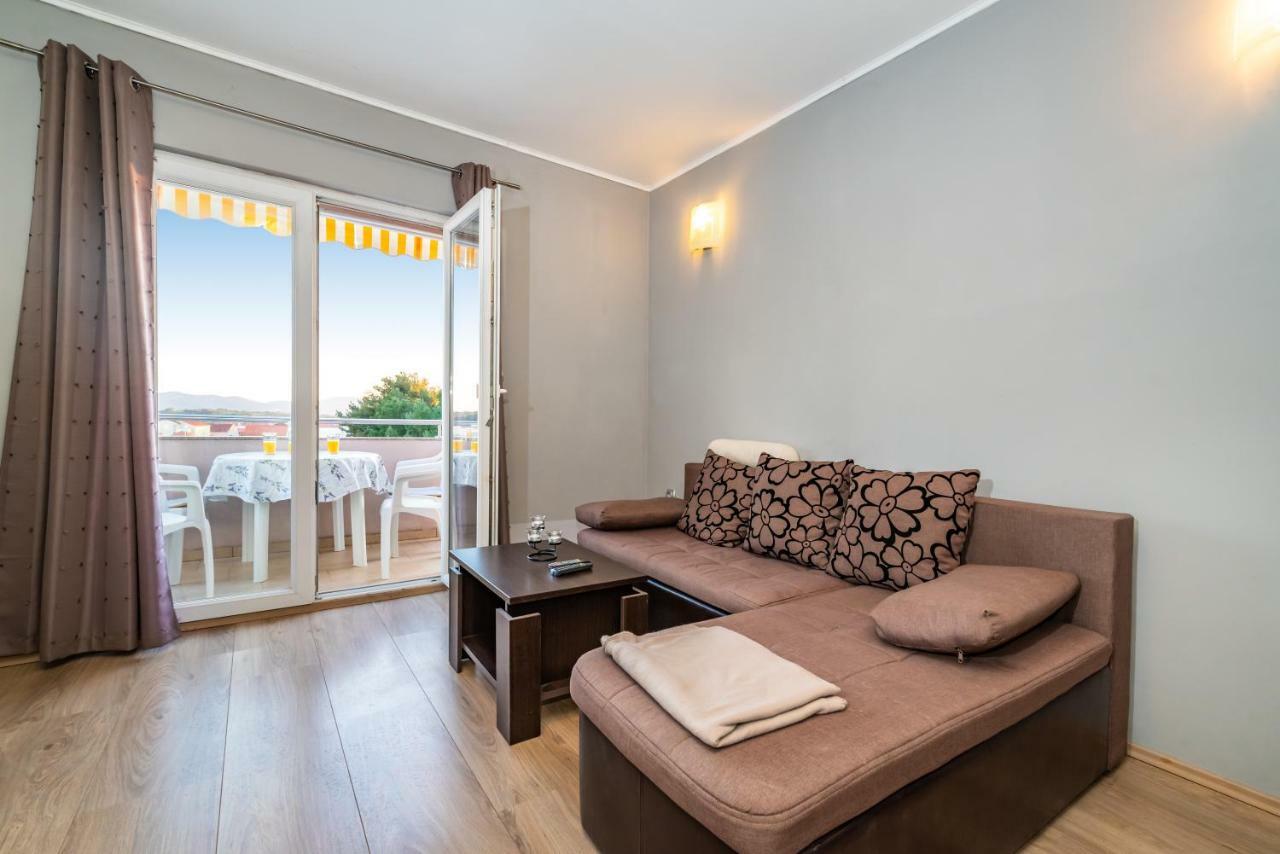 Apartment Adrian Biograd Na Moru Luaran gambar