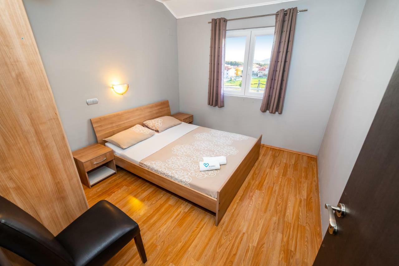 Apartment Adrian Biograd Na Moru Luaran gambar