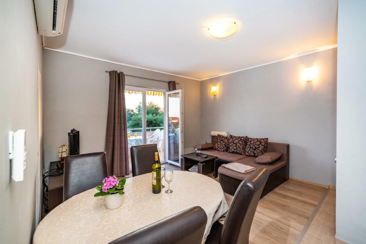 Apartment Adrian Biograd Na Moru Luaran gambar